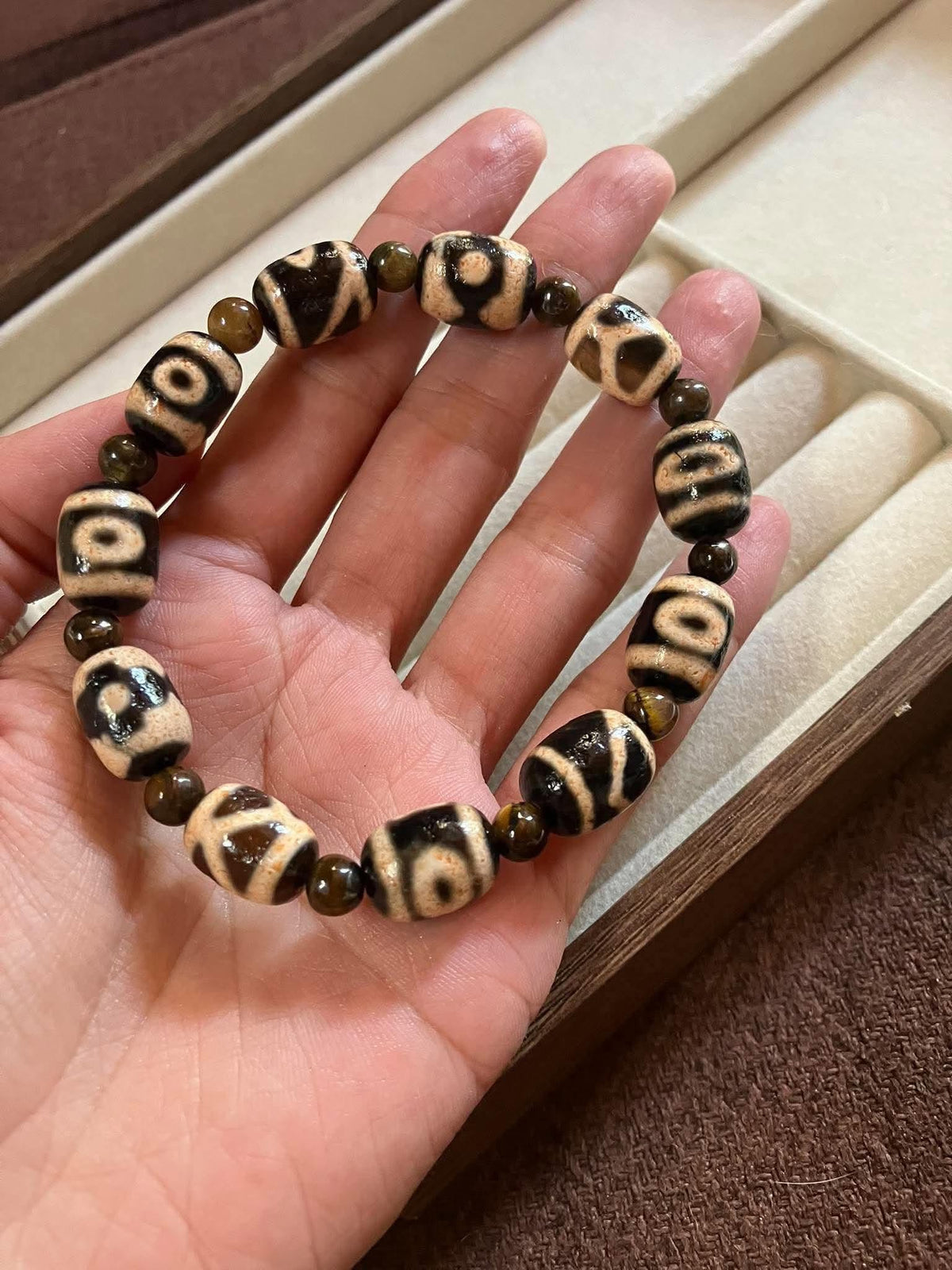 The Sacred Guardian: Tibetan Dzi Agate & Tiger’s Eye Talisman Bracelet