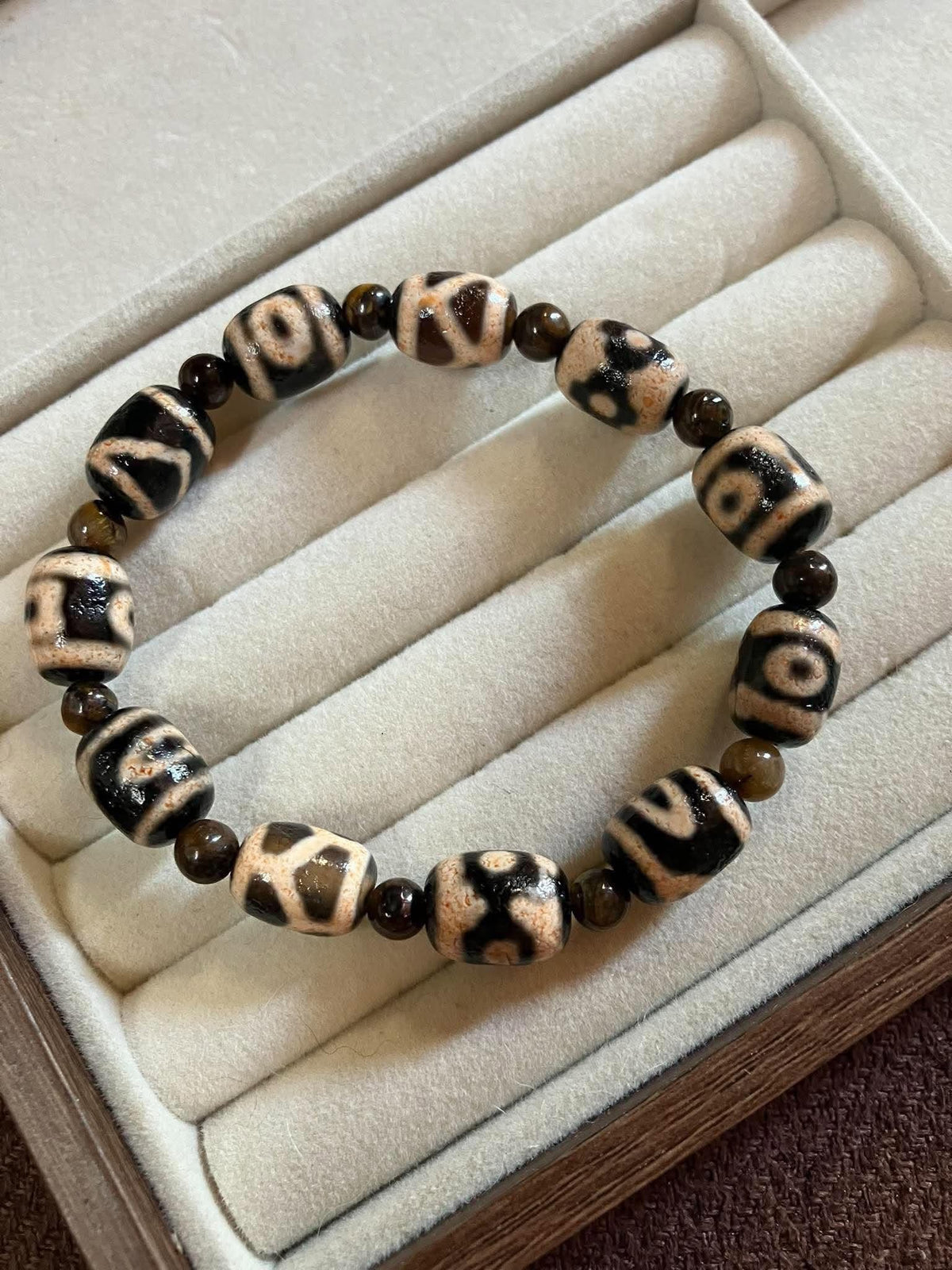 The Sacred Guardian: Tibetan Dzi Agate & Tiger’s Eye Talisman Bracelet