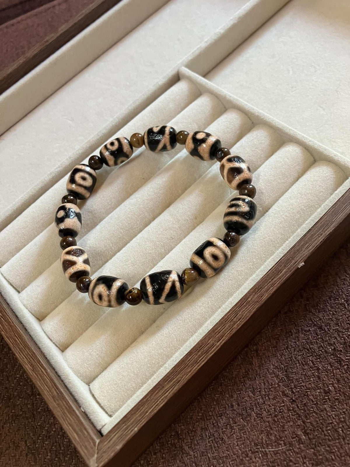 The Sacred Guardian: Tibetan Dzi Agate & Tiger’s Eye Talisman Bracelet