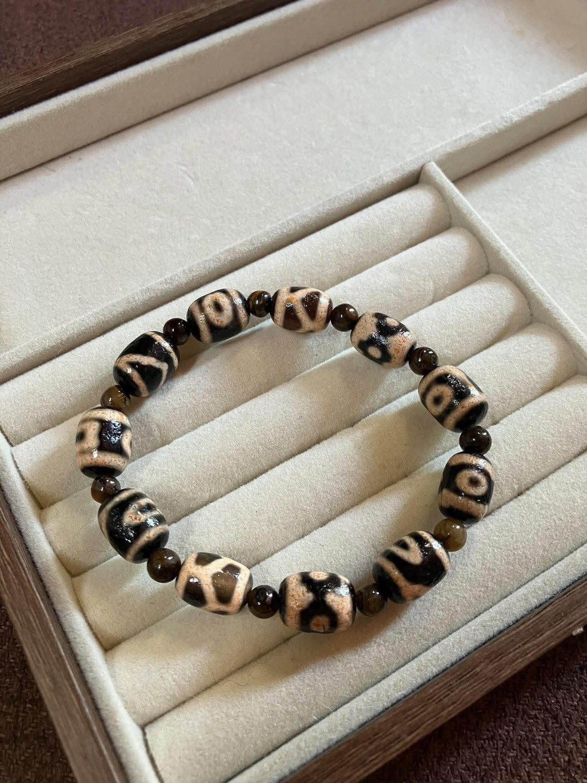The Sacred Guardian: Tibetan Dzi Agate & Tiger’s Eye Talisman Bracelet