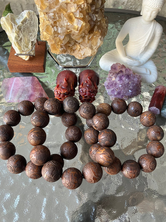 Sagrado Oud: Agarwood Mantra Bracelet